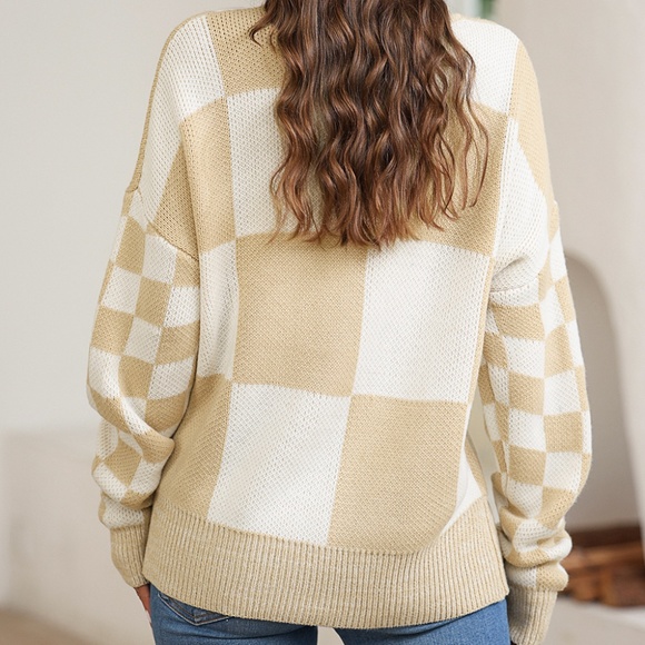 Checkered Sweater - Picture 4 of 5